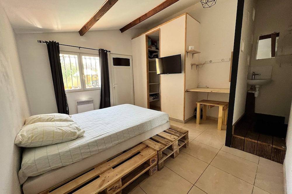 Villa agréable, à 20 minutes des plages et a 5 min de l'autoroute A9 in Aigues-Vives, Côte méditerranéenne (France)
