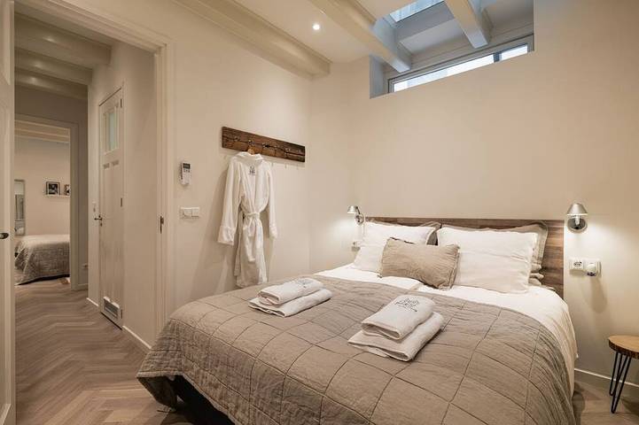 Entire apartment, Luxury Apartment with spacious living room in Dutch Coast