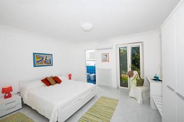 Villa for 6 Guests in Spiaggia Duoglio, Amalfi, Picture 2
