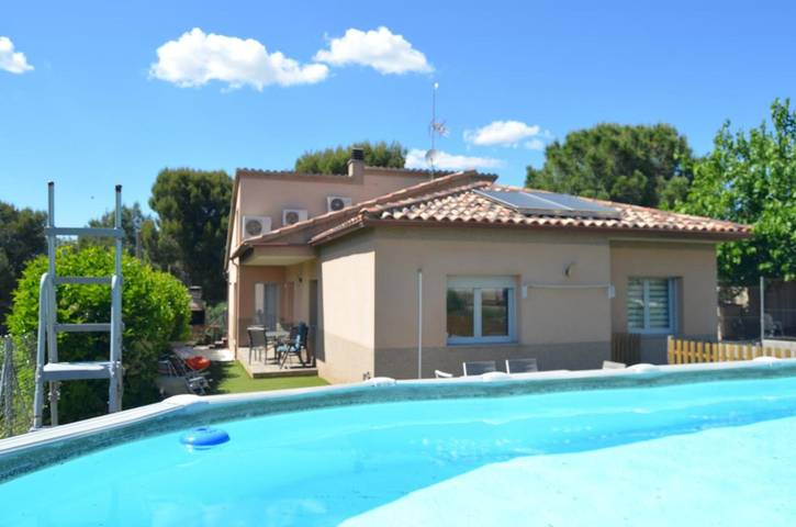 Apartamento para 12 personas, con Balcón y Terraza además de Jardín y Piscina en Piera