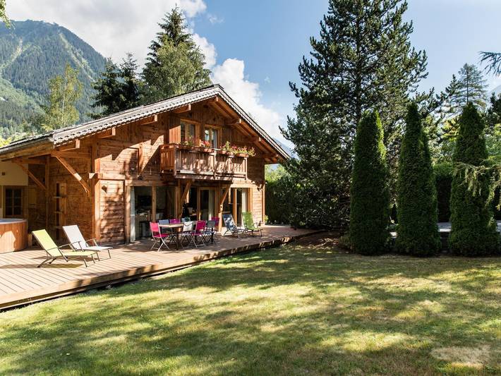Chalet pour 12 personnes, avec jardin ainsi que jacuzzi et terrasse à Chamonix-Mont-Blanc