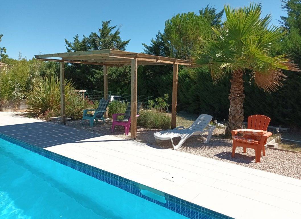 Gîte Banane 3p devant piscine in Rognes, Région d'Aix-en-Provence