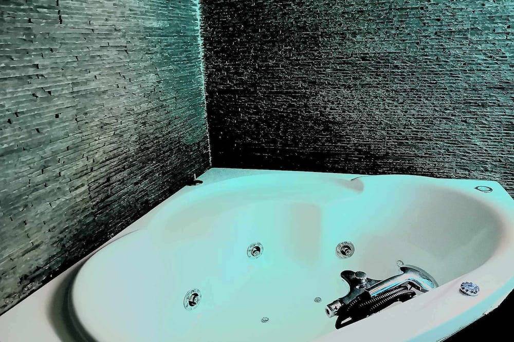 Domaine les lodges nature,private wellness, chalet de luxe en pleine nature in Soultzeren, Parc naturel régional des Ballons des Vosges