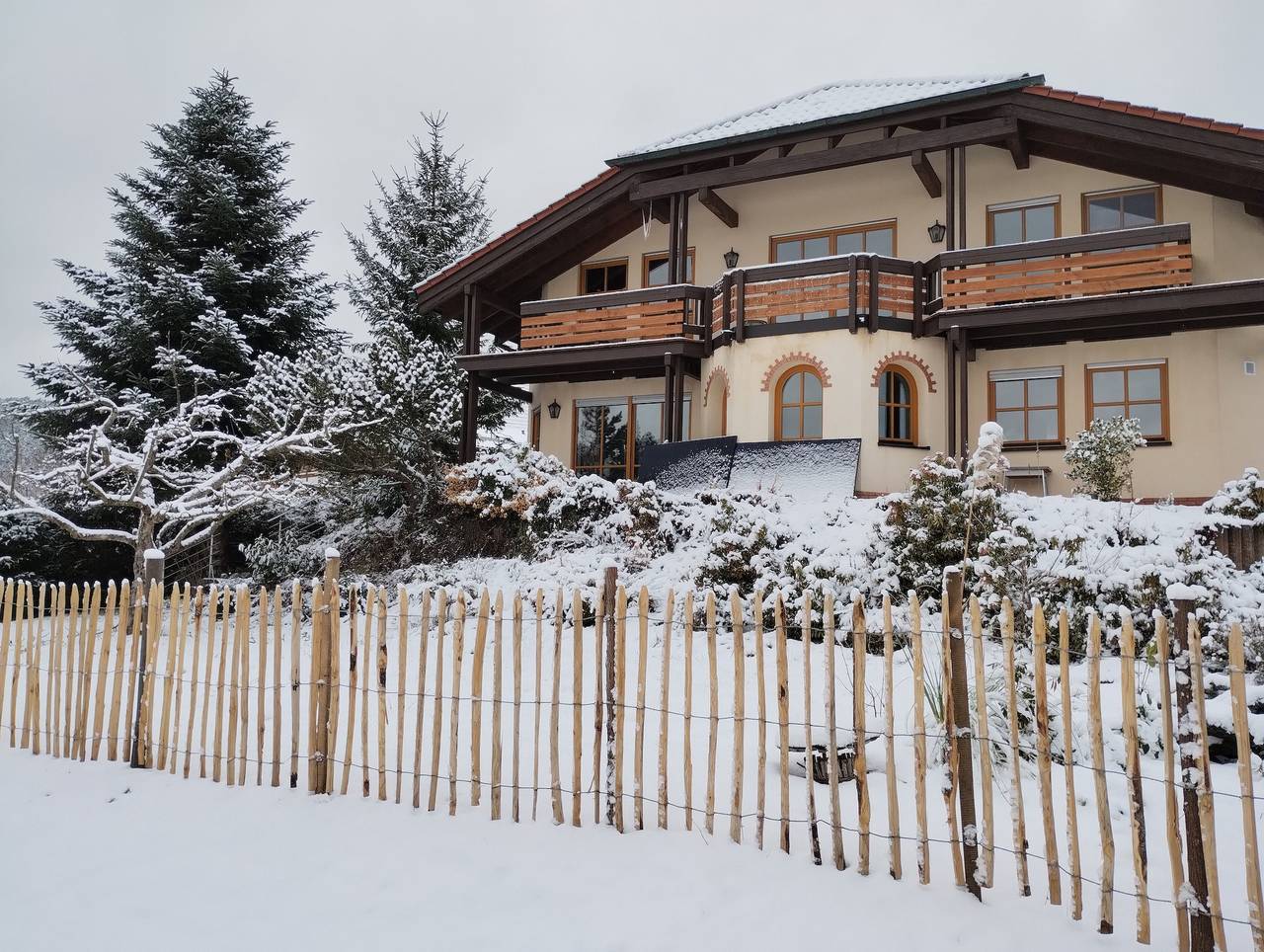 Ganze Wohnung, Ferienwohnung 'Felsenland Idyll 1' mit Bergblick, Balkon und Wi-Fi in Erfweiler, Landkreis Südwestpfalz