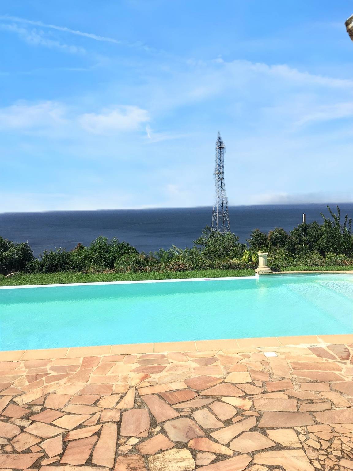Encantadora Villa con Vista al Mar y Piscina en Le Carbet in Le Carbet, Martinica