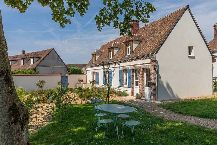 Gîte pour 4 personnes, avec jardin dans Tremblay-les-Villages