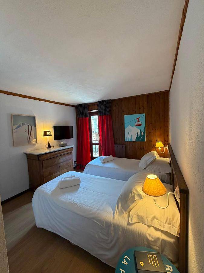 Hôtel pour 2 personnes, avec jacuzzi et terrasse, animaux acceptés à Claviere - 2
