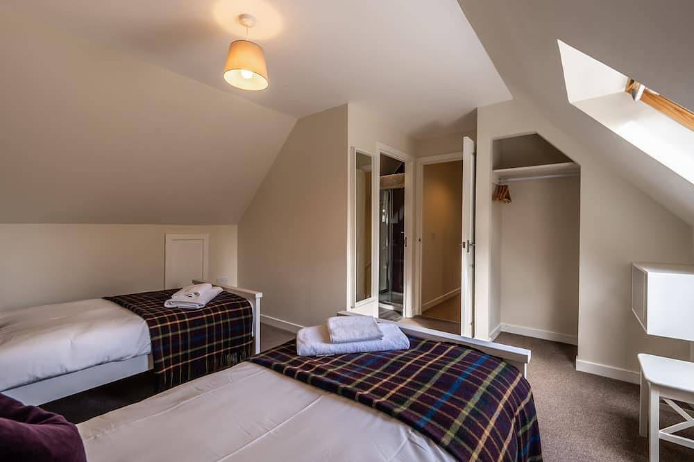 The Cottage At Corriness House, character holiday cottage in Poolewe in Poolewe, Highlands