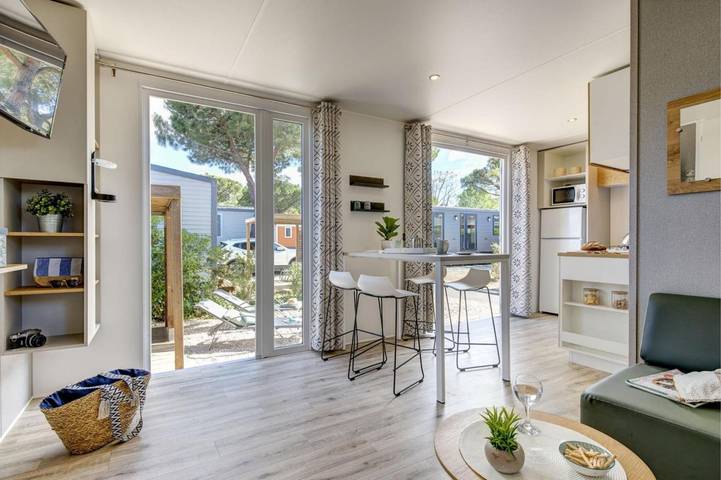 Mobil home pour 5 personnes, avec piscine ainsi que jardin et terrasse, animaux acceptés à Portiragnes - 4