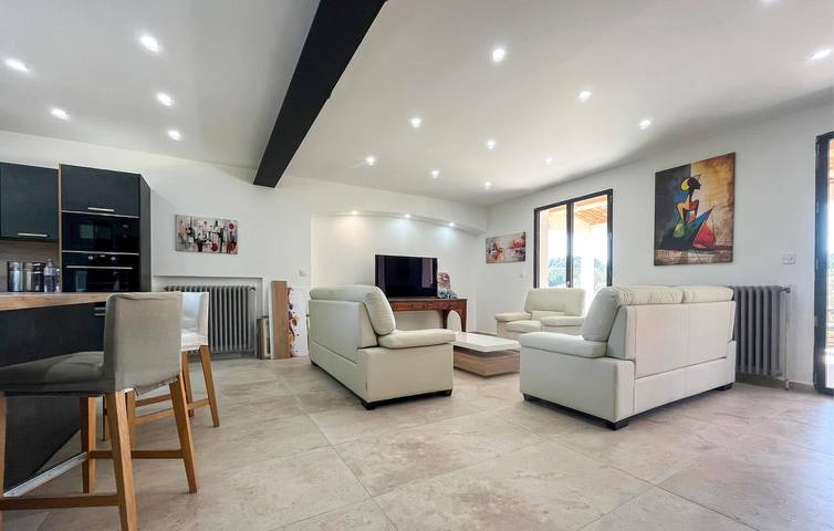 Charmantes Apartment mit einem Schlafzimmer, Pool und Terrasse in Grans in Grans, Mittelmeerküste (Frankreich)