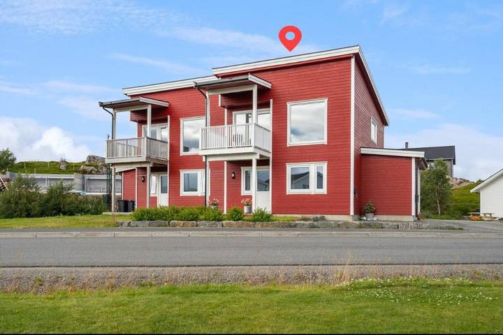 Gîte pour 5 personnes, avec vue et jardin, adapté aux familles à Leknes