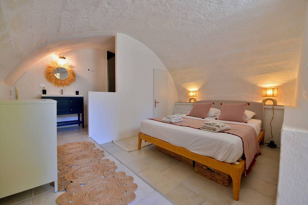 In the Provence Gardoise, 4 Br, garden, pool, air conditioning, 4km from Uzès in Saint-Siffret, Nimes en omgeving