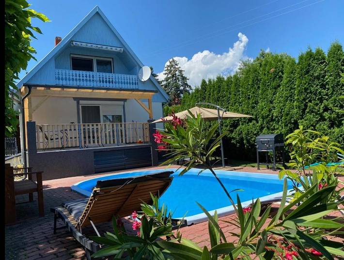 Ferienhaus für 7 Personen, mit Terrasse und Garten sowie Pool