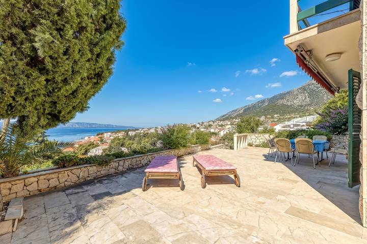 Ferienhaus für 10 Personen, mit Balkon und Meerblick sowie Terrasse auf Brac