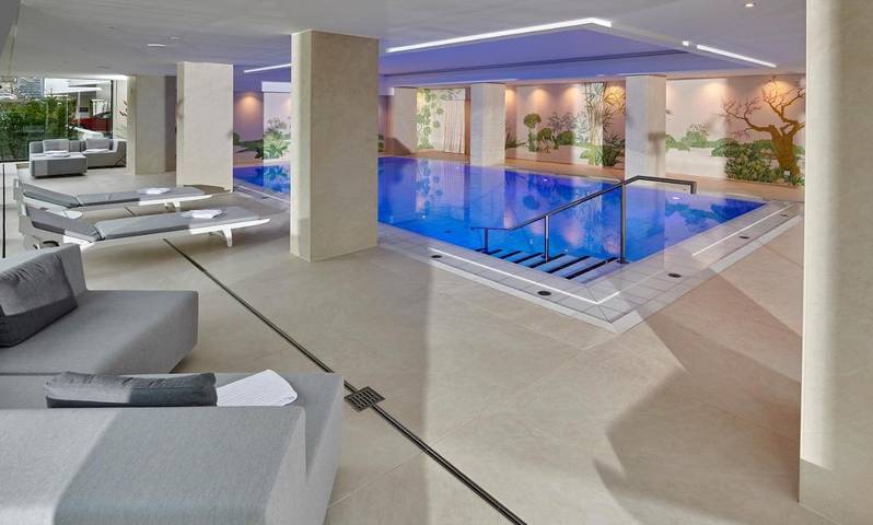 Hotel, mit Terrasse und Garten sowie Pool und Sauna