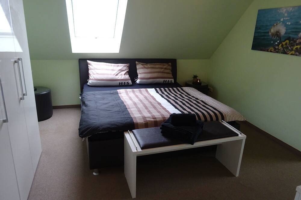 Apartamento entero, Quiet guesthouse with parking lot, Wlan and private bathrooms. Pets welcome. in Magdeburgo, Elbe-Börde-Heide