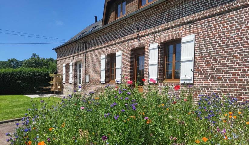 Gîte pour 6 personnes, avec jardin à Méneslies