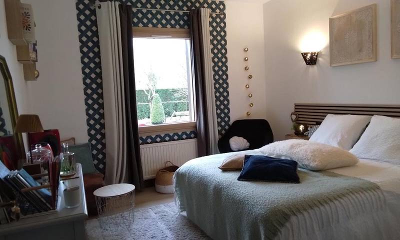 Location de vacances pour 2 personnes, avec vue ainsi que jardin et terrasse à Oherville