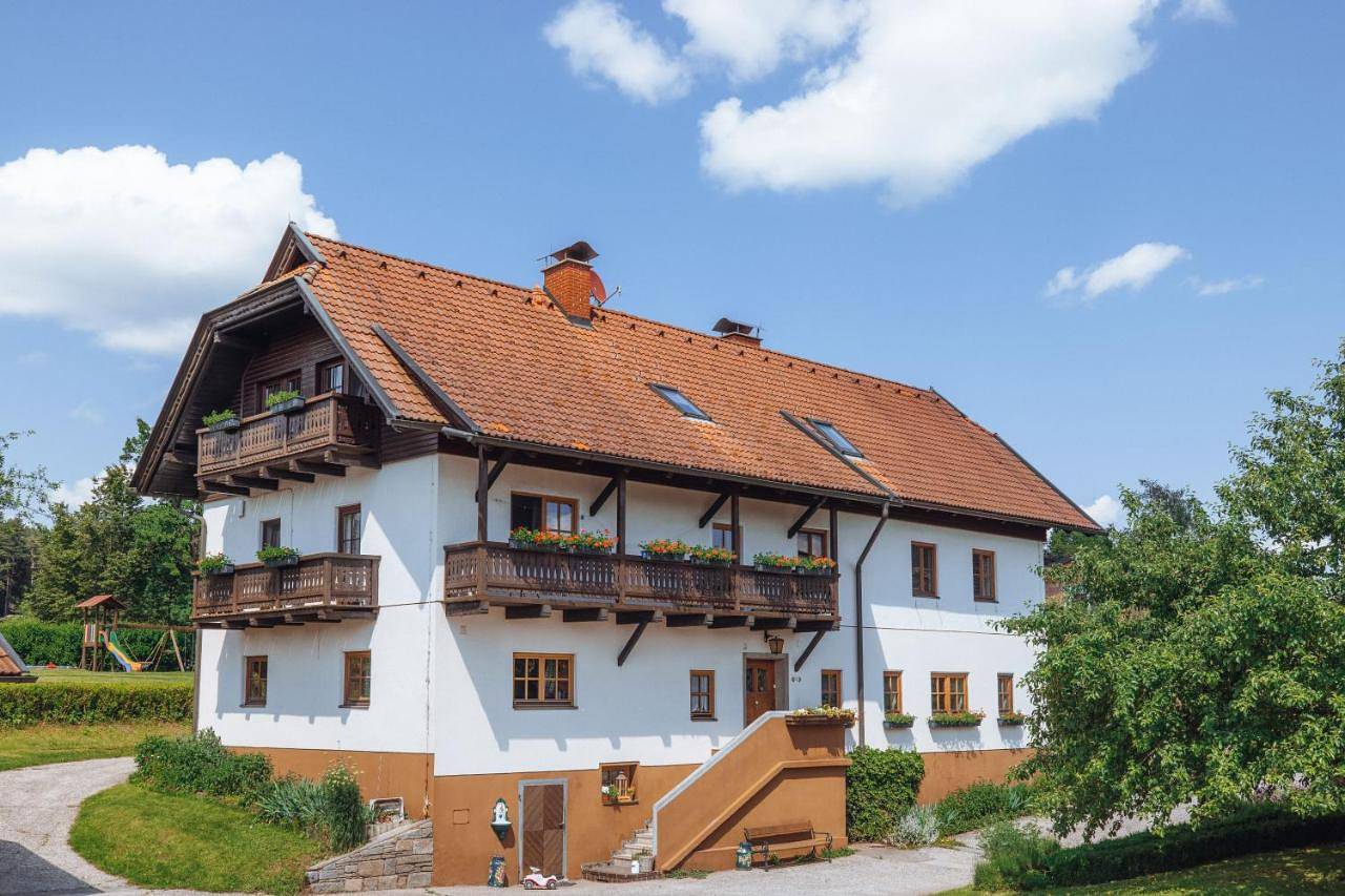 Ganze Wohnung, Apartment with Mountain View in Wernberg, Villach-Land
