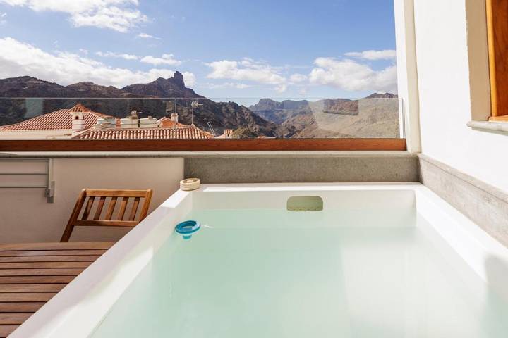 Location de vacances pour 2 personnes, avec Balcon et Jacuzzi ainsi que Terrasse et Piscine à Tejeda - 2