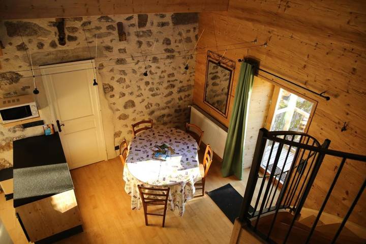 Chambre d’hôte pour 9 personnes, avec jardin et vue, animaux acceptés dans le Cantal - 4