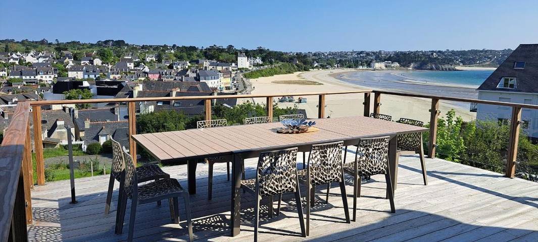 Maison de vacances pour 11 personnes, avec Balcon et Terrasse ainsi que Jardin et Vue dans Plage de Morgat