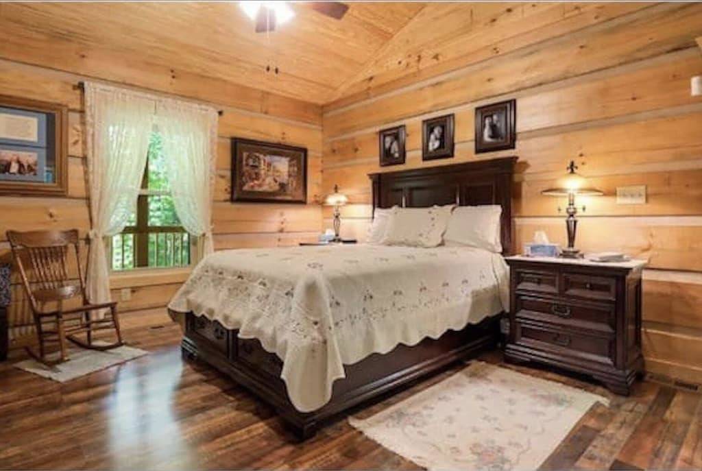 Homey Cozy Dog Friendly Cabin Surrounded By Beautiful Mountain Trees w/Hot Tub+ in Cosby (TN), Cocke County