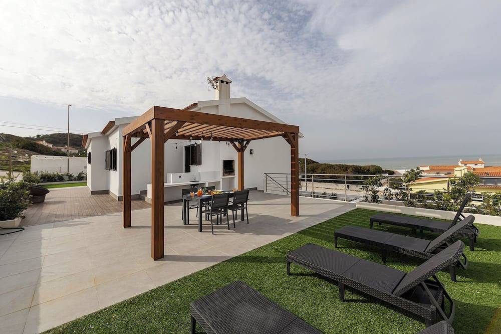 Lagoon View Villa - Ocean Serenity in Vau, Leiria District