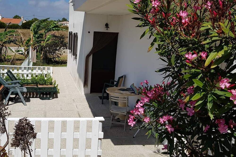 Ganze Wohnung, Geräumige Wohnung im Erdgeschoss in der Nähe der besten Strände an der Algarve Westküste in Arrifana, Aljezur