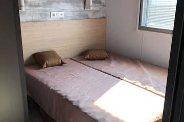 Camping pour 6 Personnes dans Montmartin-sur-Mer, Cotentin, Photo 1