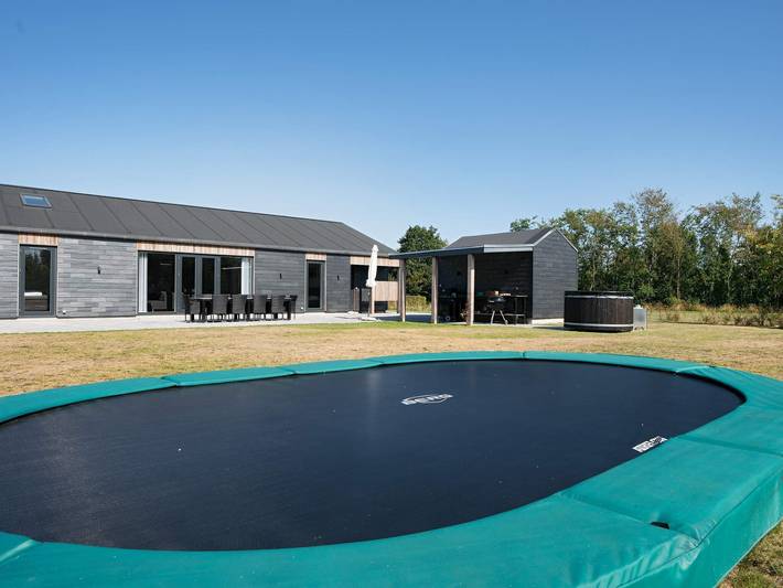Ferienhaus für 9 Personen, mit Whirlpool und Terrasse sowie Garten und Sauna in Dannemare - 2