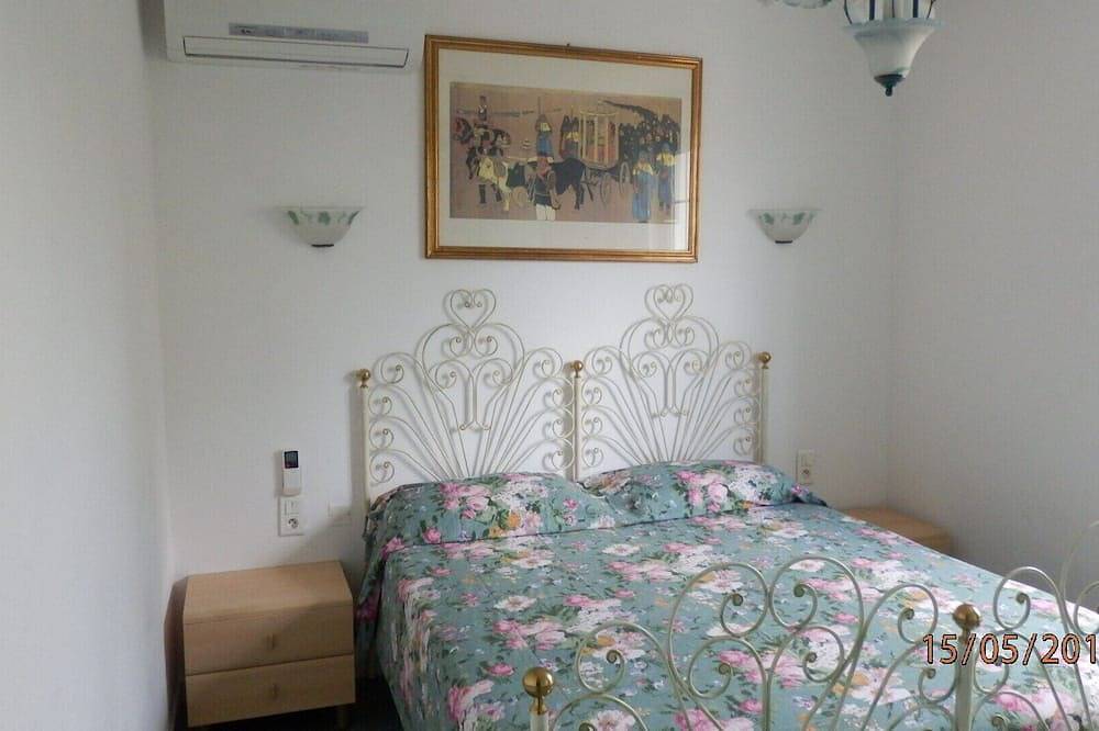 Ganze Wohnung, 100 m vom Ortszentrum und Geschäften, 300 m vom Meer und Sporthafen in Porto-Vecchio, Sartène und Umgebung