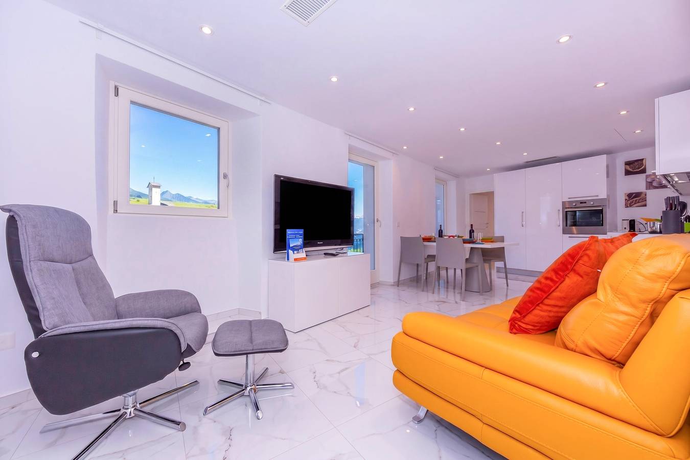 Entire apartment, Yellow view apartment in Ronco sopra Ascona, Ticino Alps and Verbano