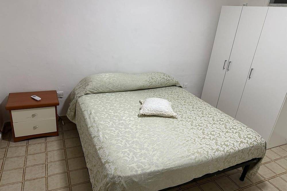 Ganze Wohnung, Cozy family house 50 meters from the sea, with ample park for children in Scalo dei Saraceni, Manfredonia