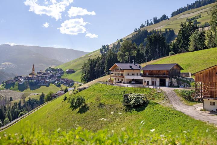 Ferienwohnung für 4 Personen, mit Balkon und Garten in Alta Badia