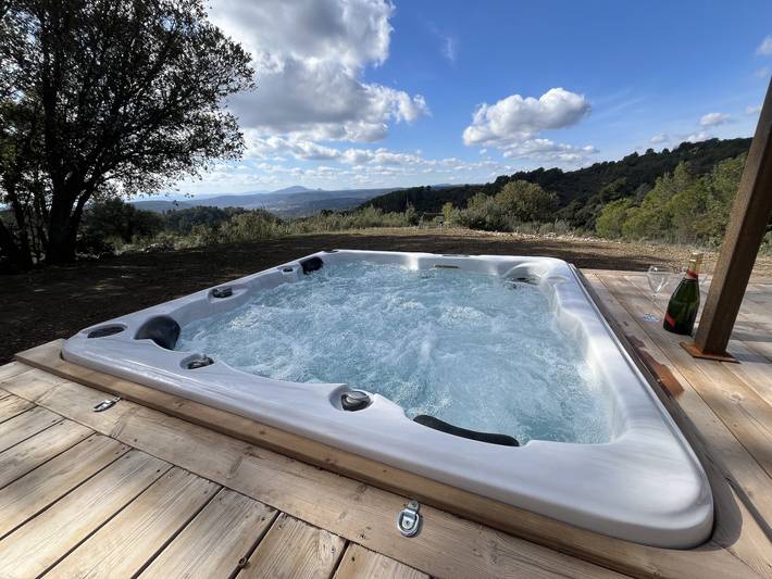 Gîte pour 2 personnes, avec piscine et jacuzzi, animaux acceptés à Tourtour - 2