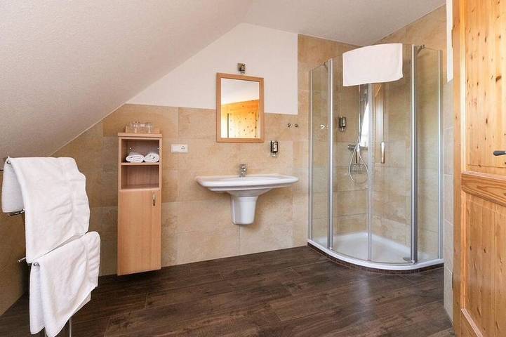 Weingut Kleinschuster - Zimmer Balkon inkl. Frühstück ab 3 Nächte in Steirerland