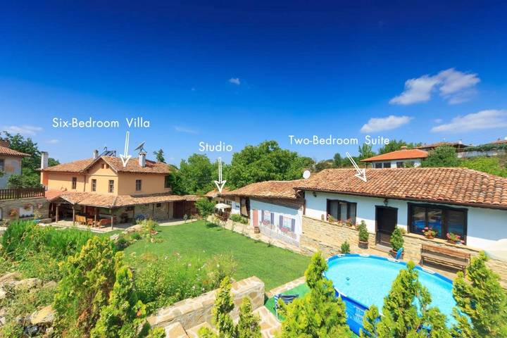 Location de vacances pour 17 personnes, avec piscine ainsi que vue et jardin dans Veliko Tarnovo
