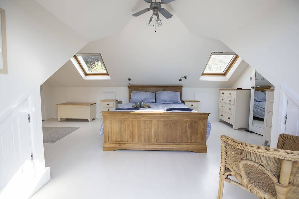Stunning front line Beach House with incredible sea views, parking & garden in Portreath, Cornwall
