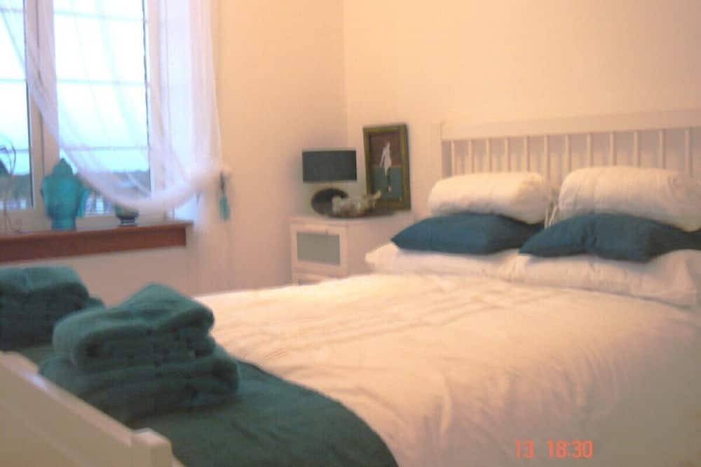 Entire apartment, Edinburgh Art Deco city centre apartment. Beautifully presented  home-from-home in Edinburgh, Edinburgh and Lothian