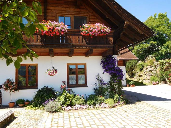 Ferienwohnung für 3 Personen, mit Garten und Terrasse sowie Ausblick, kinderfreundlich in Treffen am Ossiacher See - 2