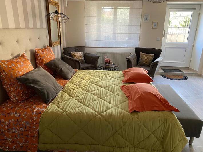Chambre d’hôte pour 2 personnes, avec Jardin à La Chaume (Côte-d'Or)