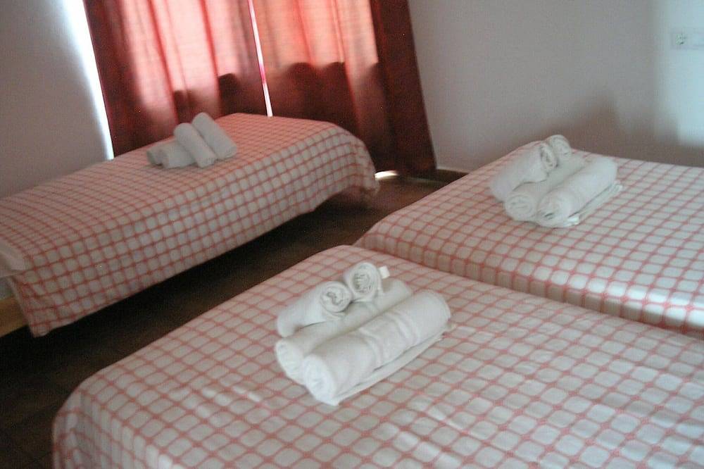 Chalet de 385 m con jardín, piscina privada, garaje,500 m de la playa y Free wi in Cala Morell, Ciudadela