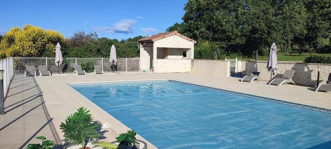 Location de vacances pour 7 personnes, avec piscine et jardin ainsi que terrasse et vue à Mirabel - 4