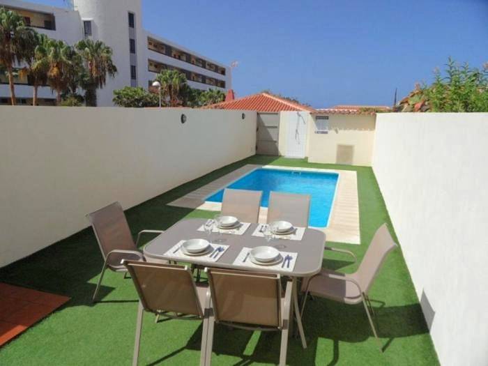 Chalet para 6 personas, con vistas además de jardín y piscina, Se admiten mascotas en Sueño Azul