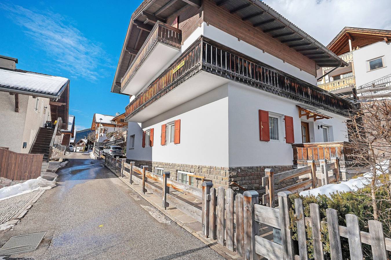 Entire apartment, Apartment 'Goller Saslonch' with Mountain View, Balcony and Wi-Fi in Ortisei, Dolomiti Superski