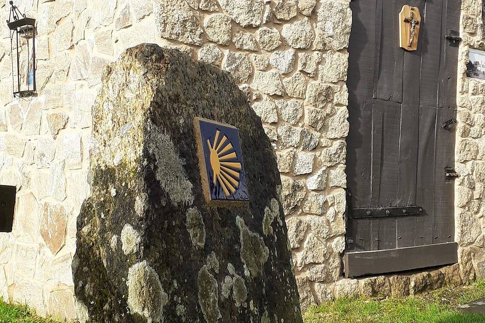 Galician Stone Cottage for 2 people in Curtis, La Coruña Province