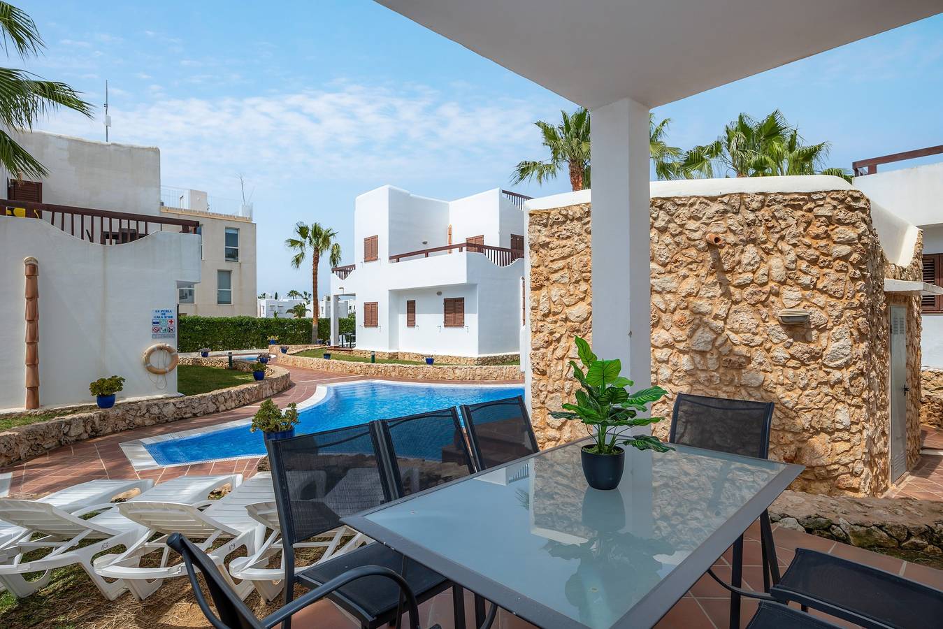 Entire apartment, Apartment La Perla de Cala d'Or 9 with Shared Pool, Garden & Wi-Fi in Cala Egos, Santanyí