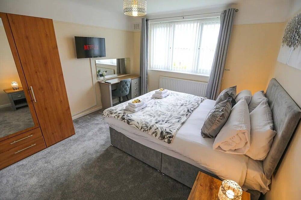 Crabtree House 5Br Moreton, Wirral, Close To Liverpool & Chester in Merseyside