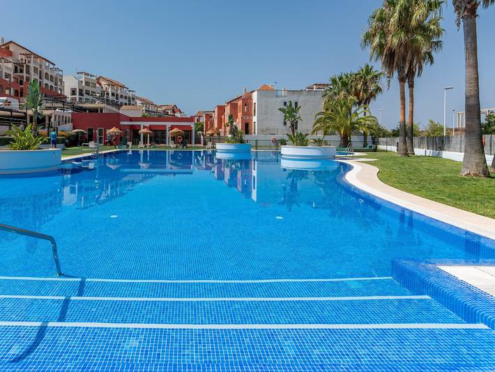 Casa de férias para 6 pessoas, com jardim e piscina infantil e ainda terraço, adaptado a crianças em Urbanizacion Costa Esuri
